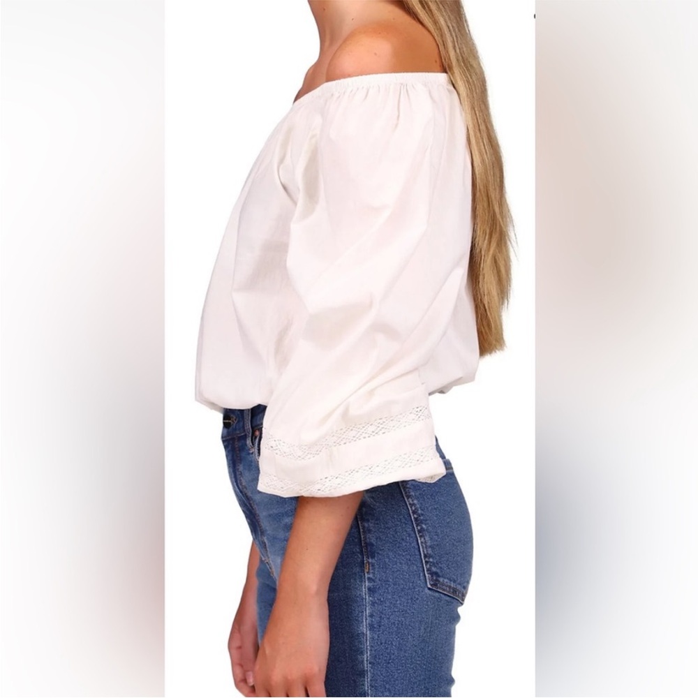Sanctuary Crisp White off shoulder 3/4 sleeves top. - Picture 2 of 7